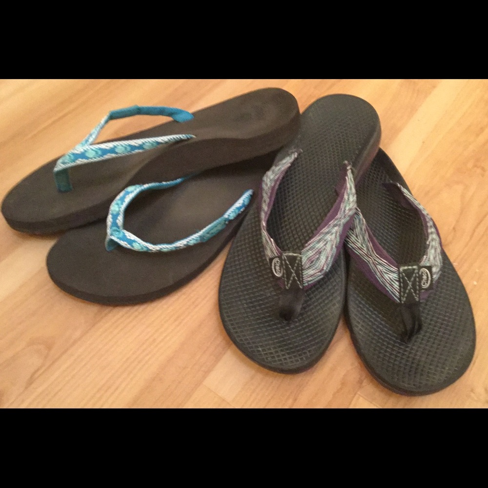 2 pair summer beach flip flops!